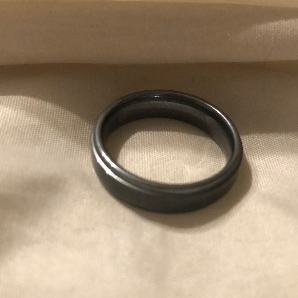 Men’s titanium wedding band